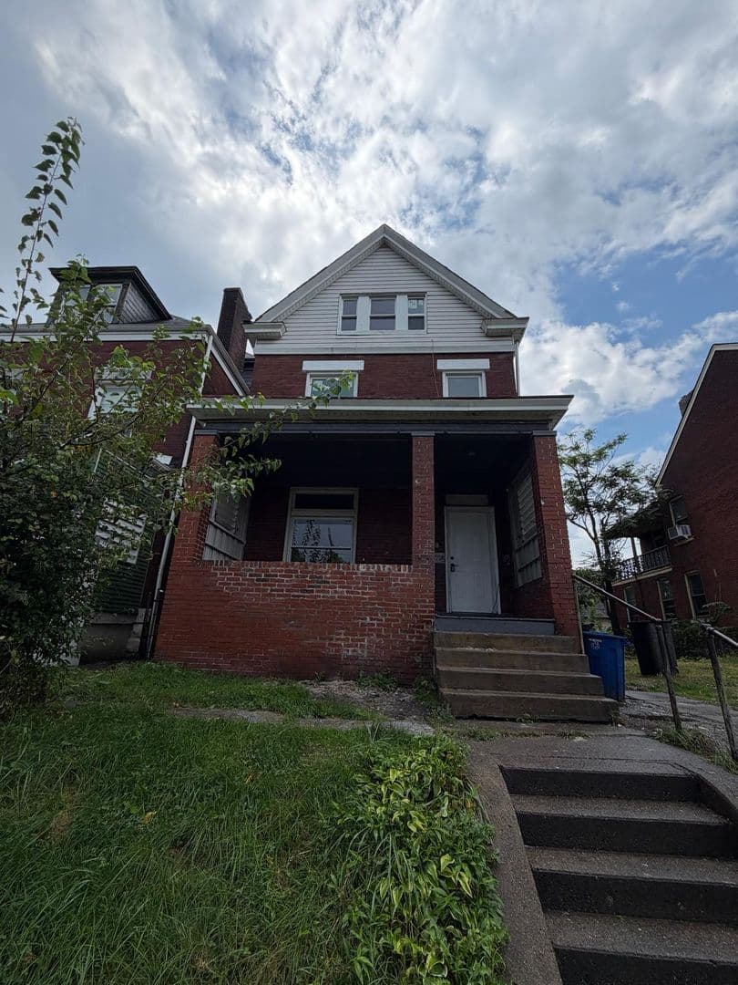 Pittsburgh House: 7122 Idlewild St