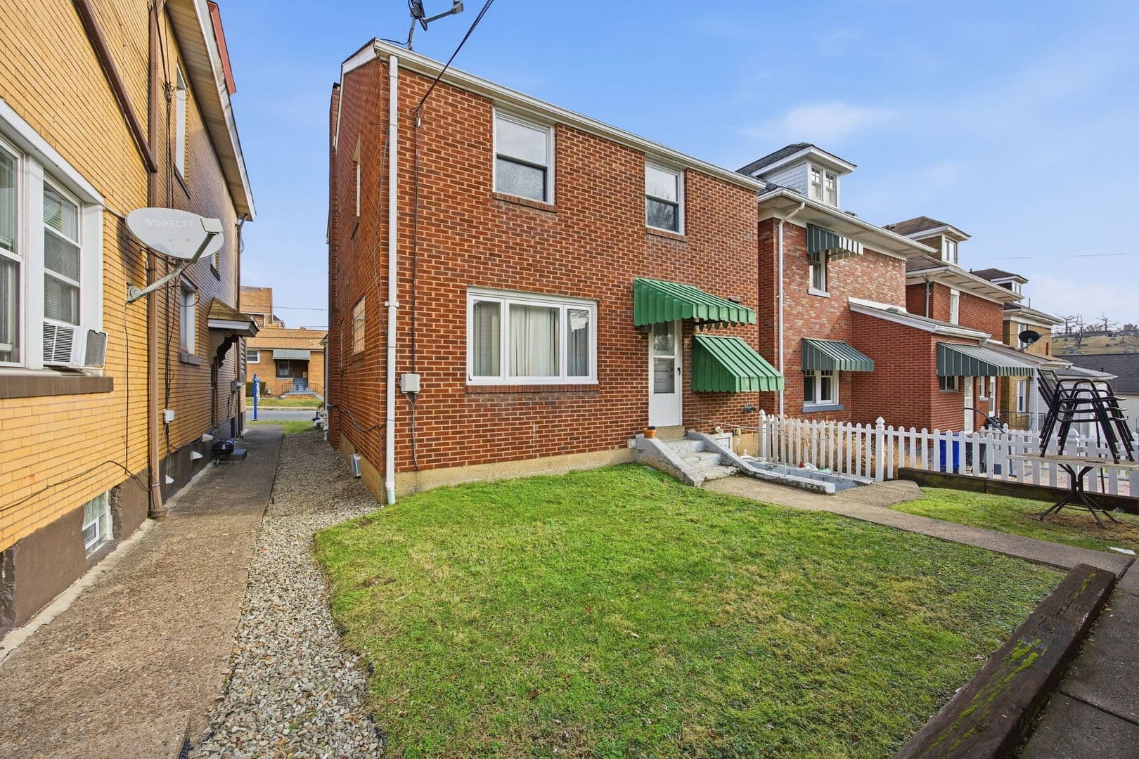 Munhall Apartment: 2106 West Street
