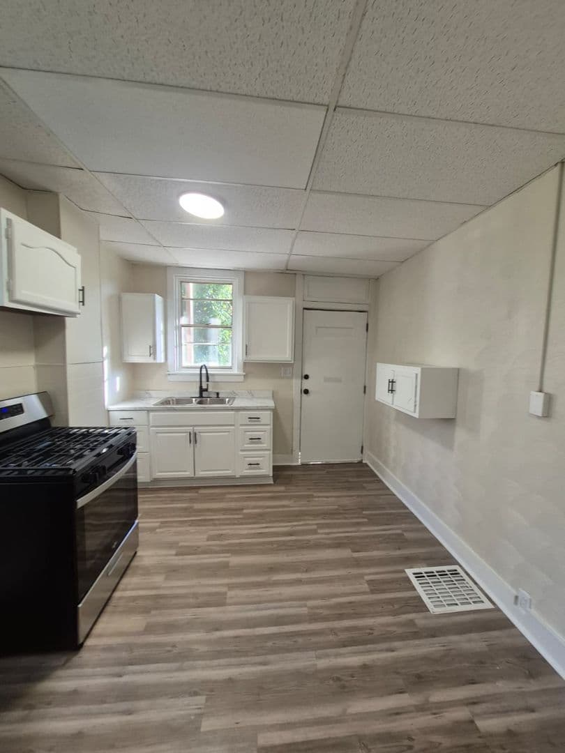 Pittsburgh Apartment: 1400 Hill Ave