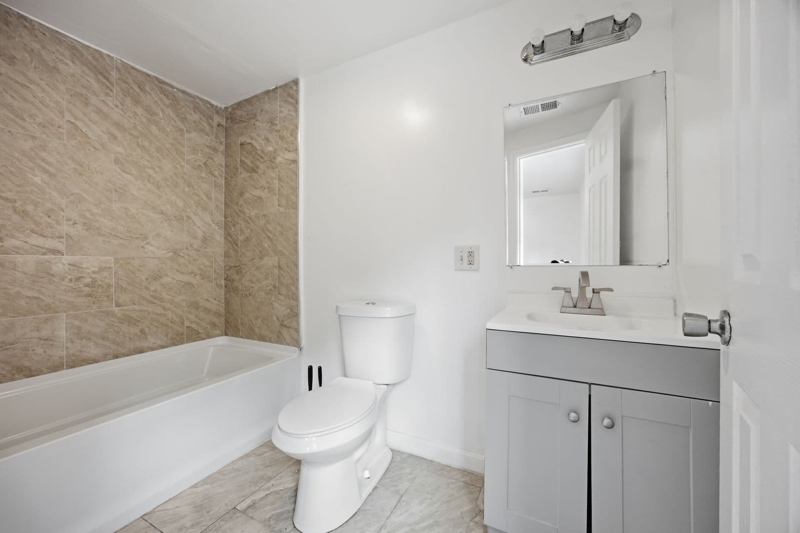 Pittsburgh Apartment: 2822 Salisbury Street