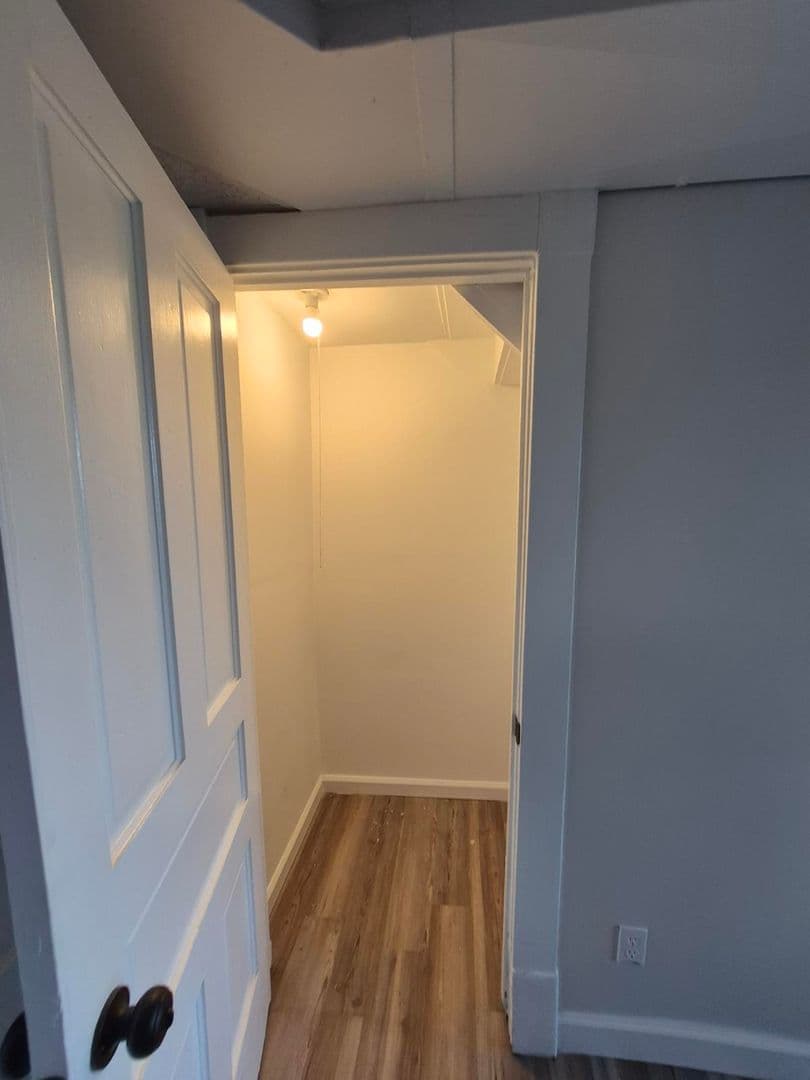 Tarentum House: 115 W 8th Avenue