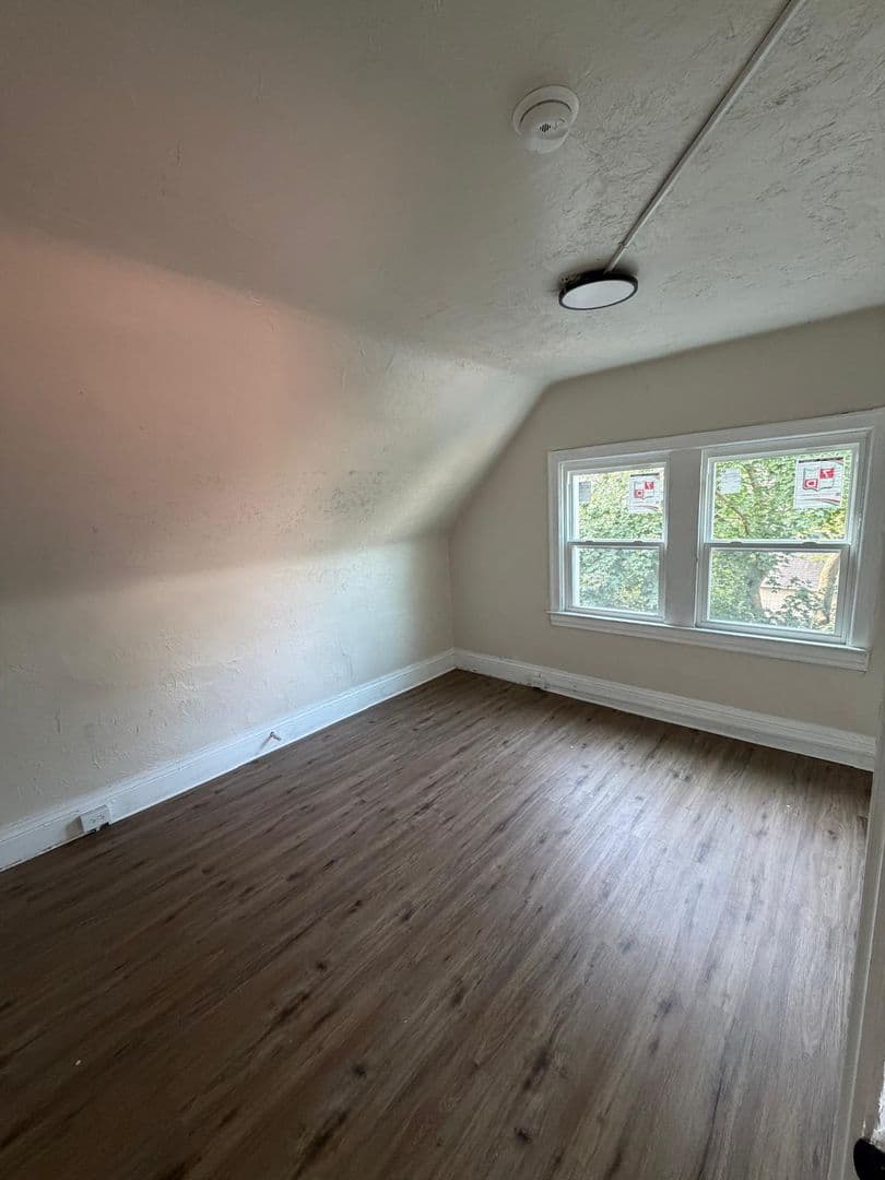 Pittsburgh House: 7122 Idlewild St