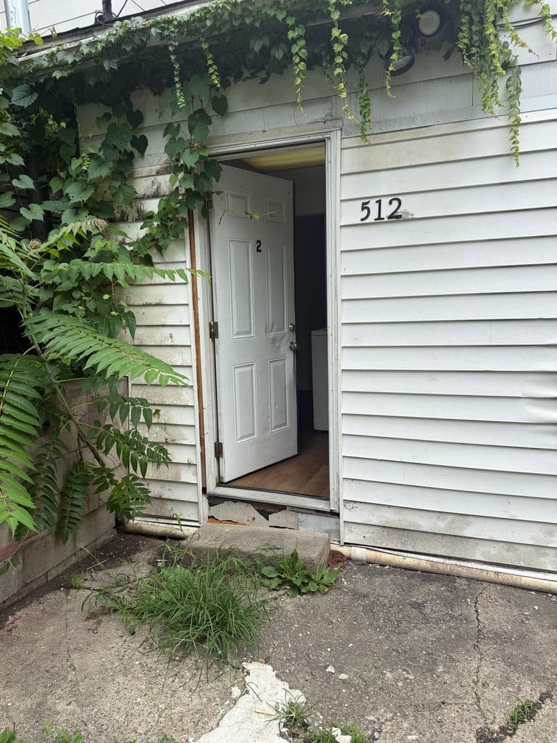 Carnegie Apartment: 512 Carothers Ave