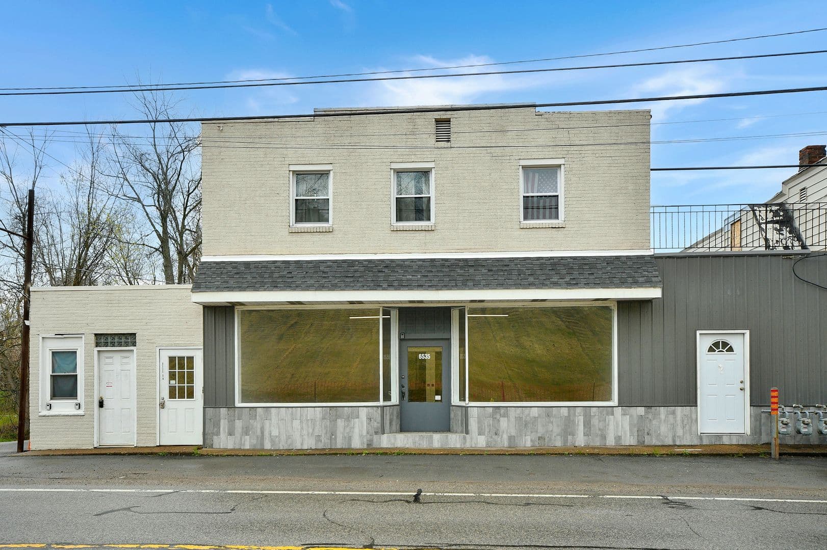 South Park Township Apartment: 6535-6537 Library Road