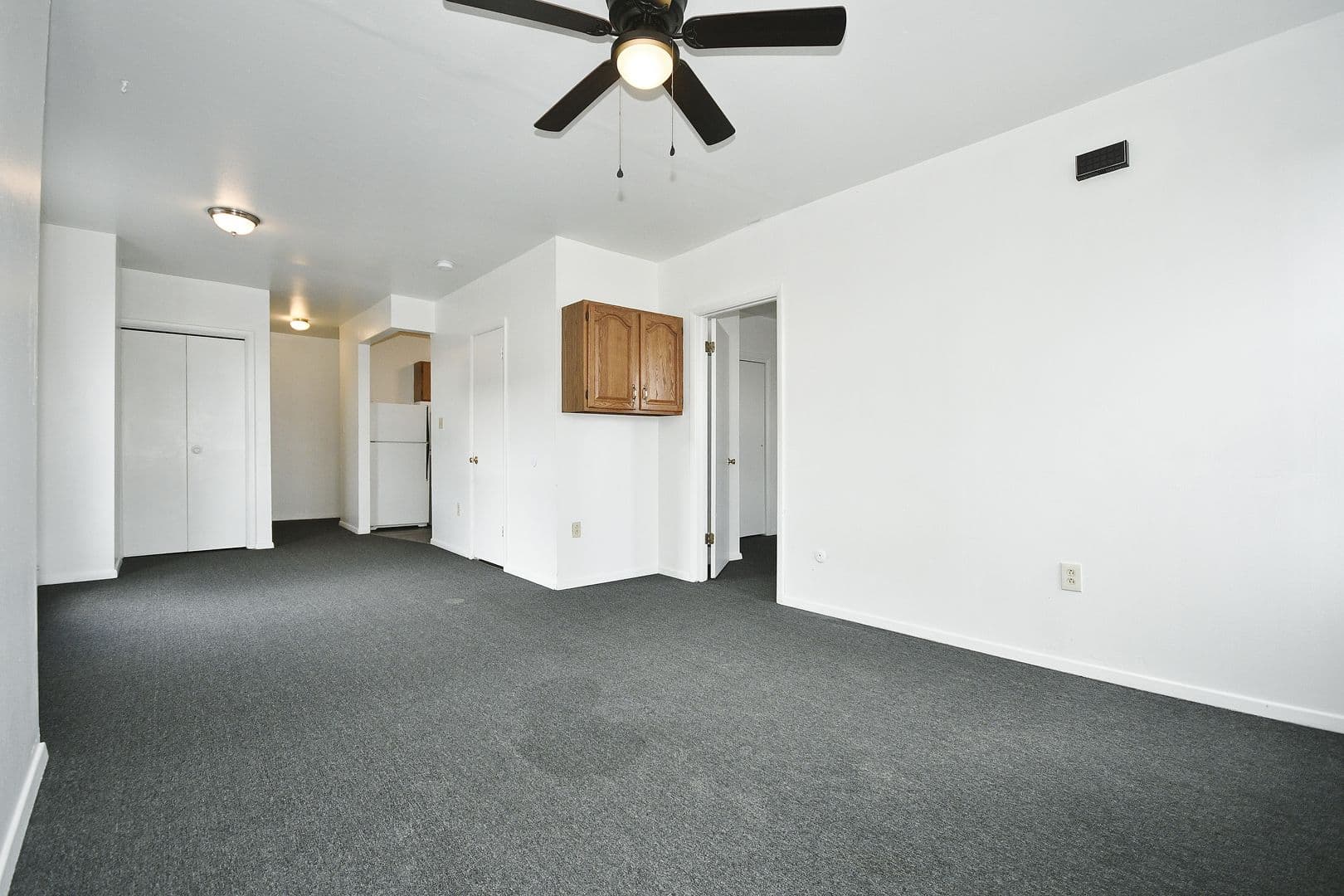 McKees Rocks Apartment: 105 Ella Street