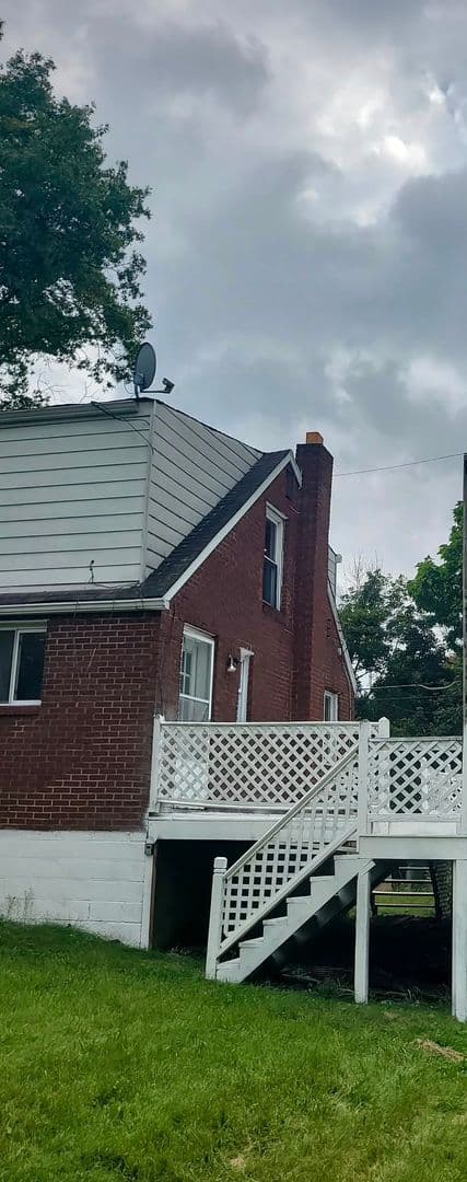 Pittsburgh House: 62 Highland View St