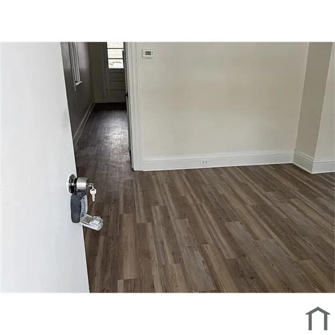 Glassport Apartment: 532 - 532 1/2 Vermont Ave