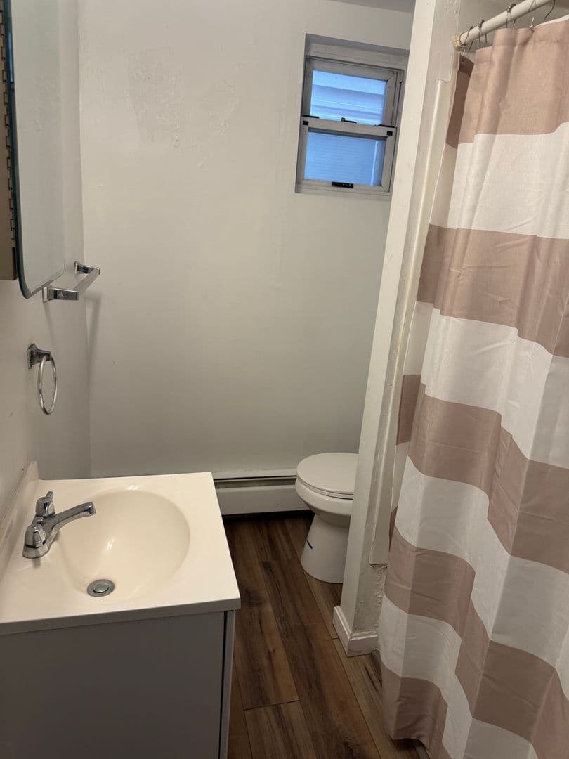 Pittsburgh Apartment: 640 College St.