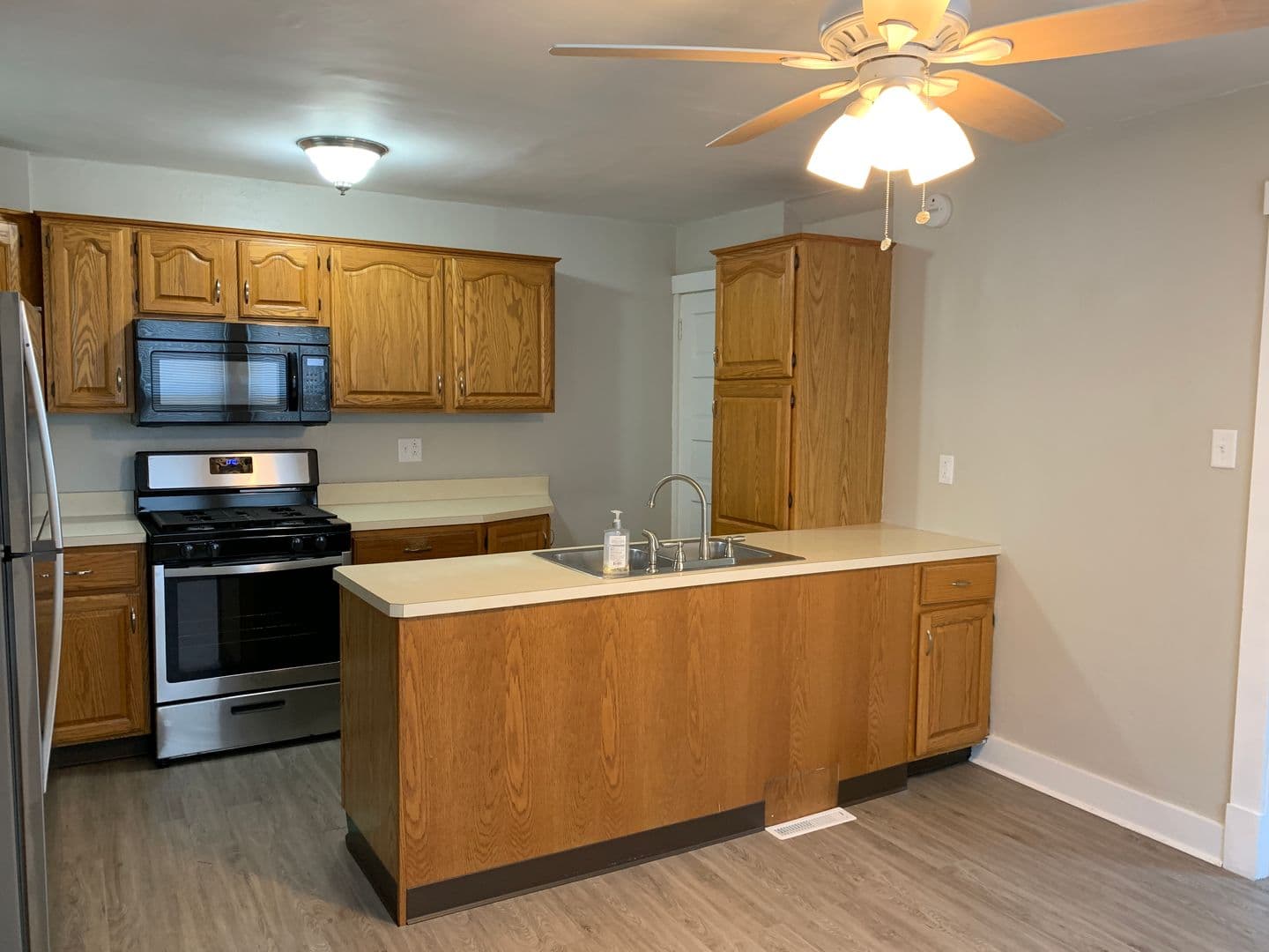 Pittsburgh House: 344 Clarence Street