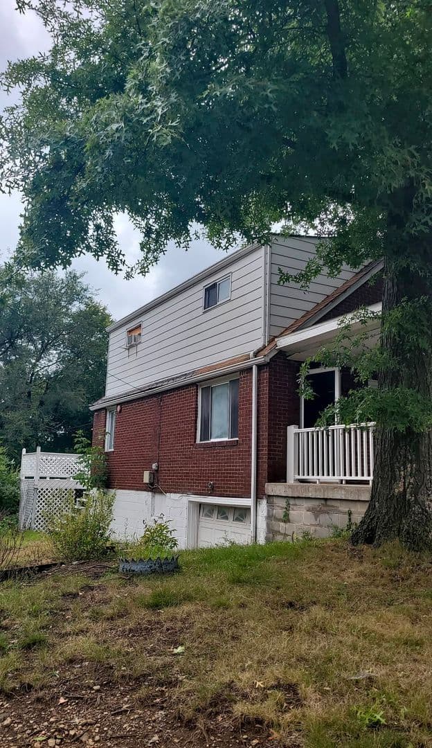 Pittsburgh House: 62 Highland View St