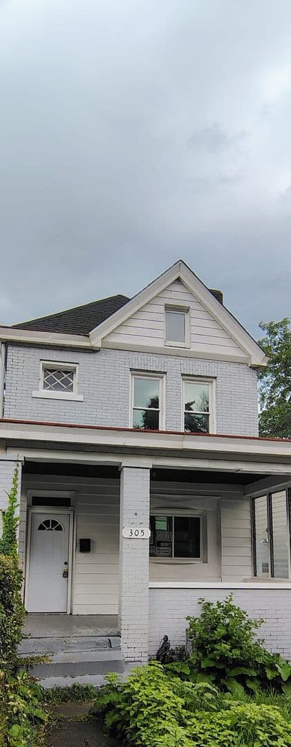 Pittsburgh House: 305 Moore Avenue