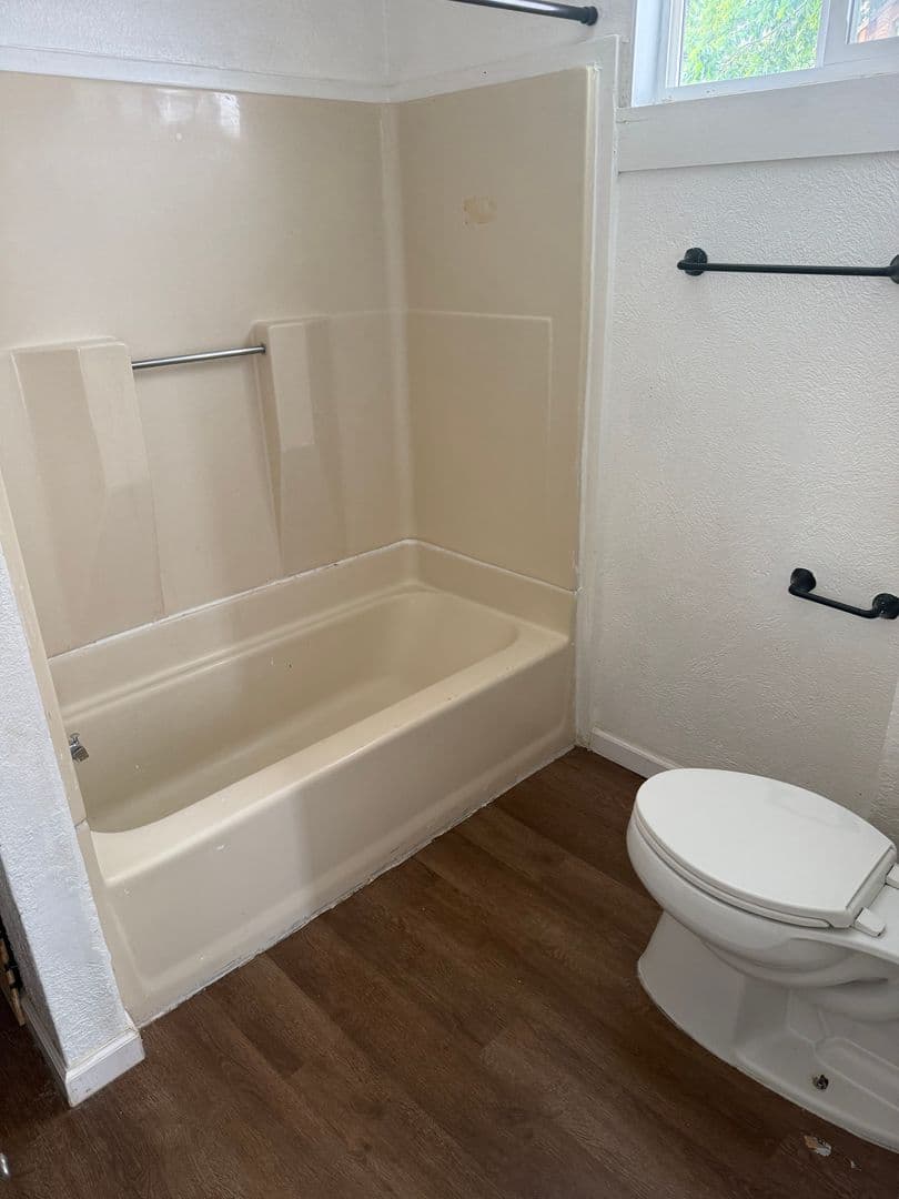 Carnegie Apartment: 512 Carothers Ave
