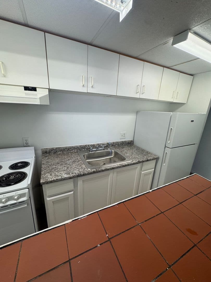 Pittsburgh Apartment: 640 College St.
