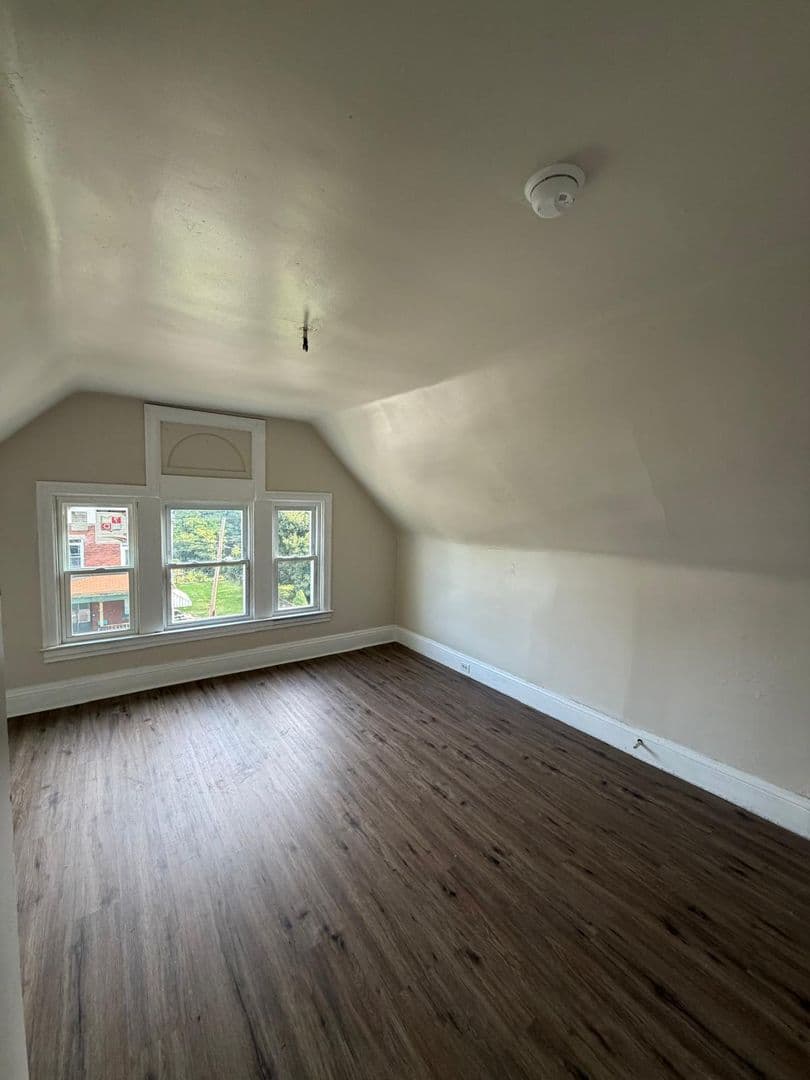 Pittsburgh House: 7122 Idlewild St