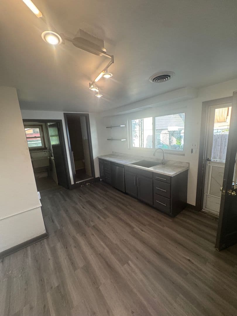Pittsburgh Apartment: 910 Penn St.