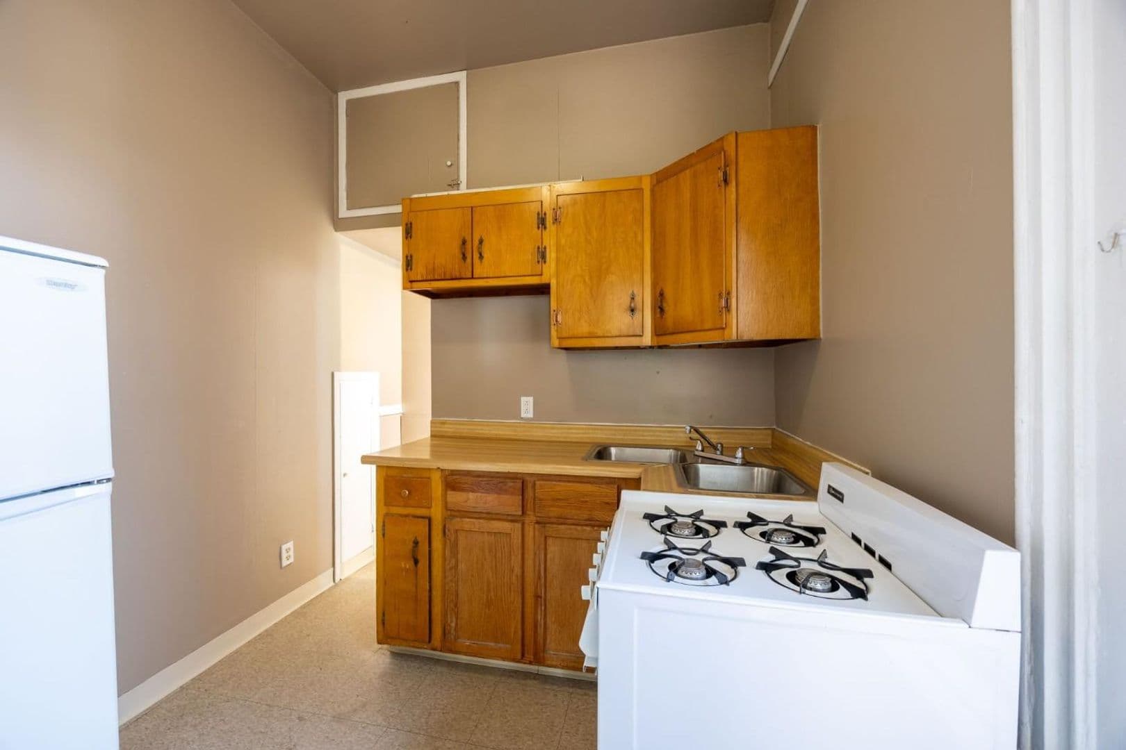 Pittsburgh Apartment: 991 Leon Road