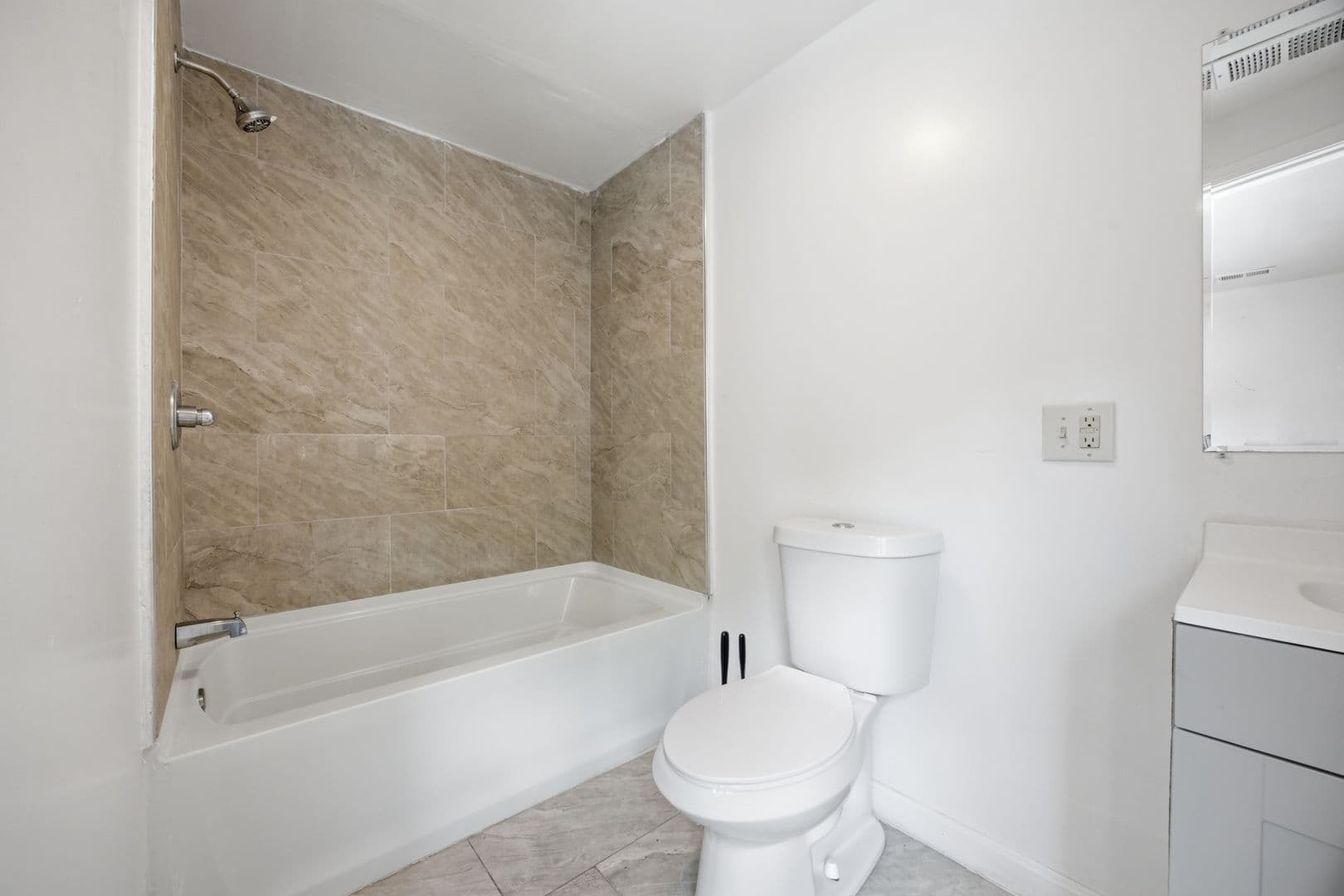Pittsburgh Apartment: 2822 Salisbury Street