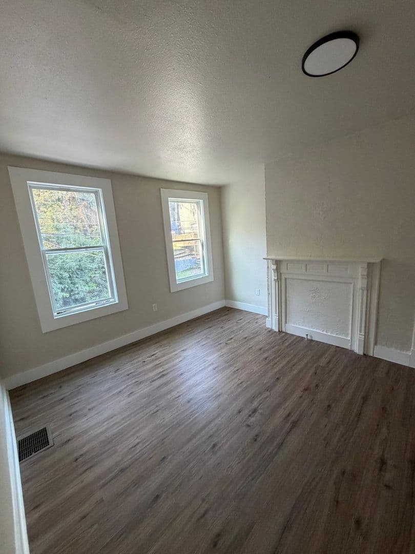 Pittsburgh House: 56 Woessner Ave