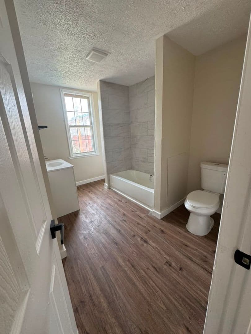 McKees Rocks House: 1124 Race St