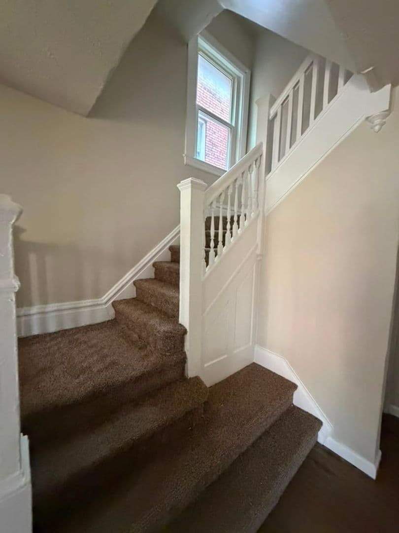 Pittsburgh House: 215 Moore Ave