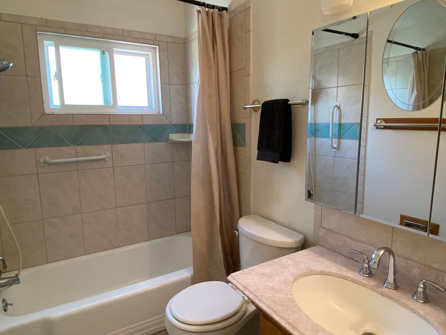 Albuquerque House: 1612 Princeton Dr SE