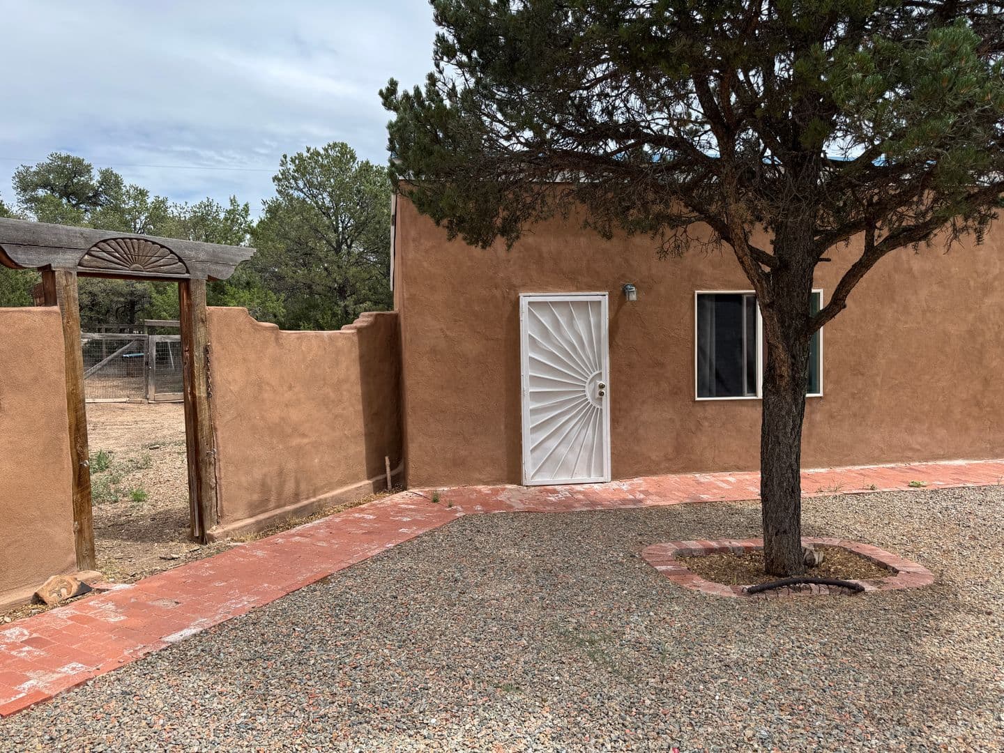 Tijeras House: 20 B Axton Ln