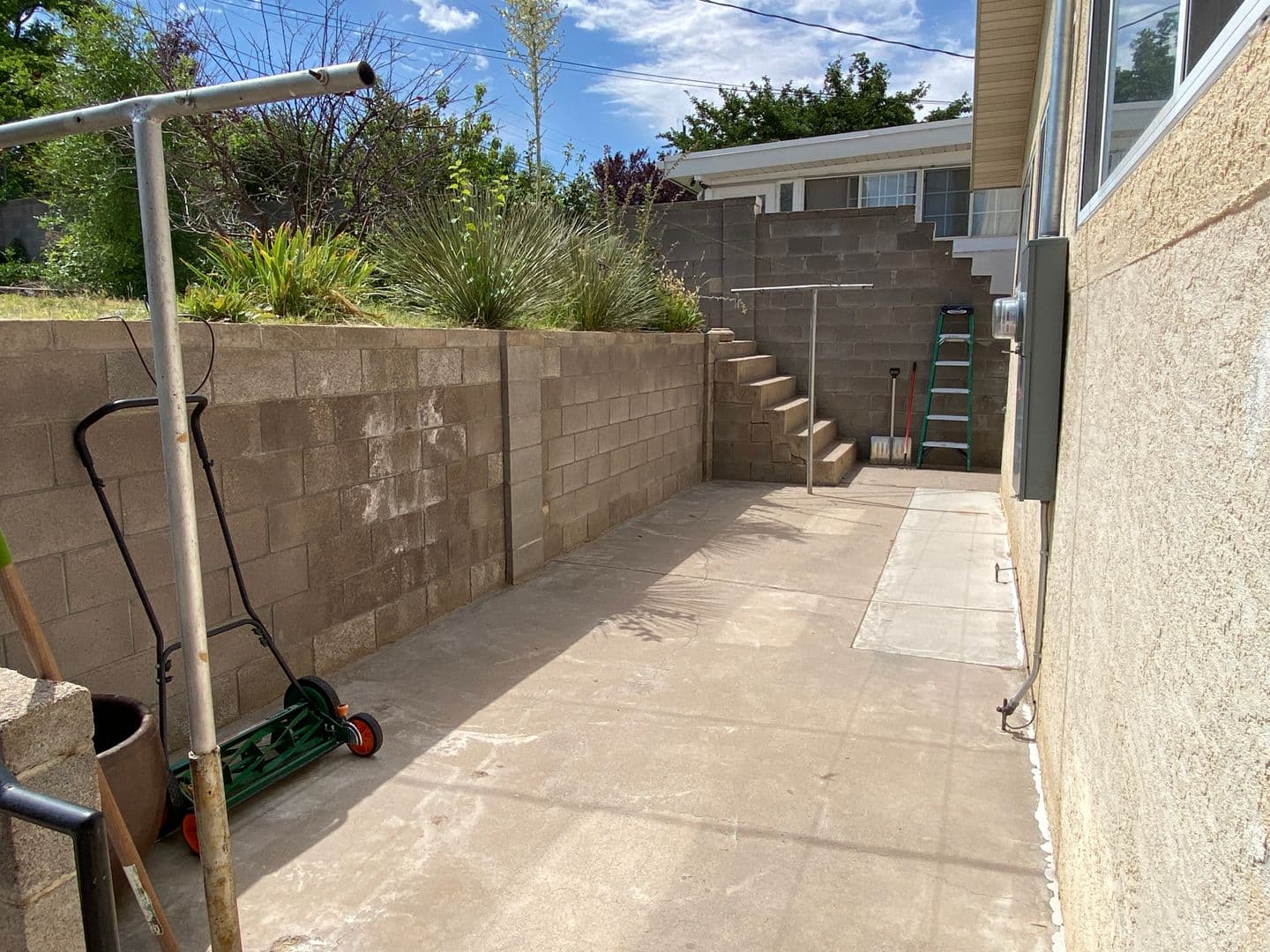 Albuquerque House: 1612 Princeton Dr SE