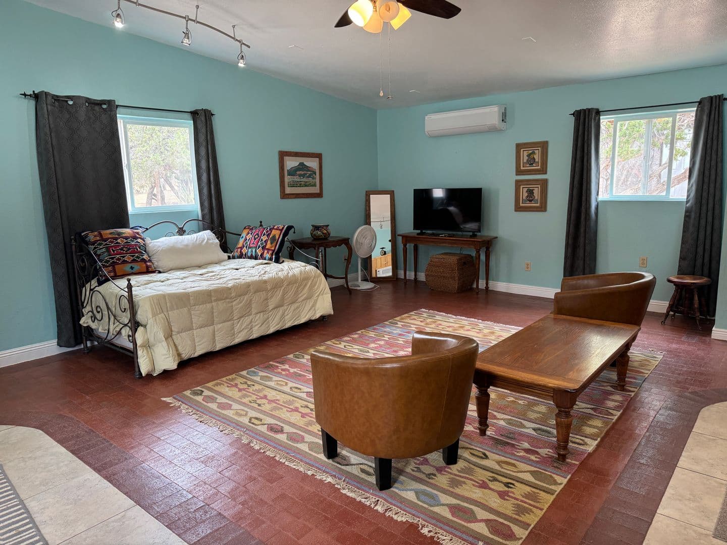 Tijeras House: 20 B Axton Ln