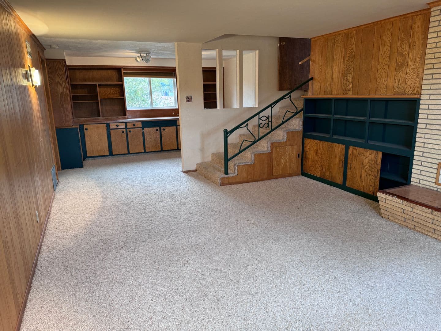 Cedar Crest House: 8 Paul Rd