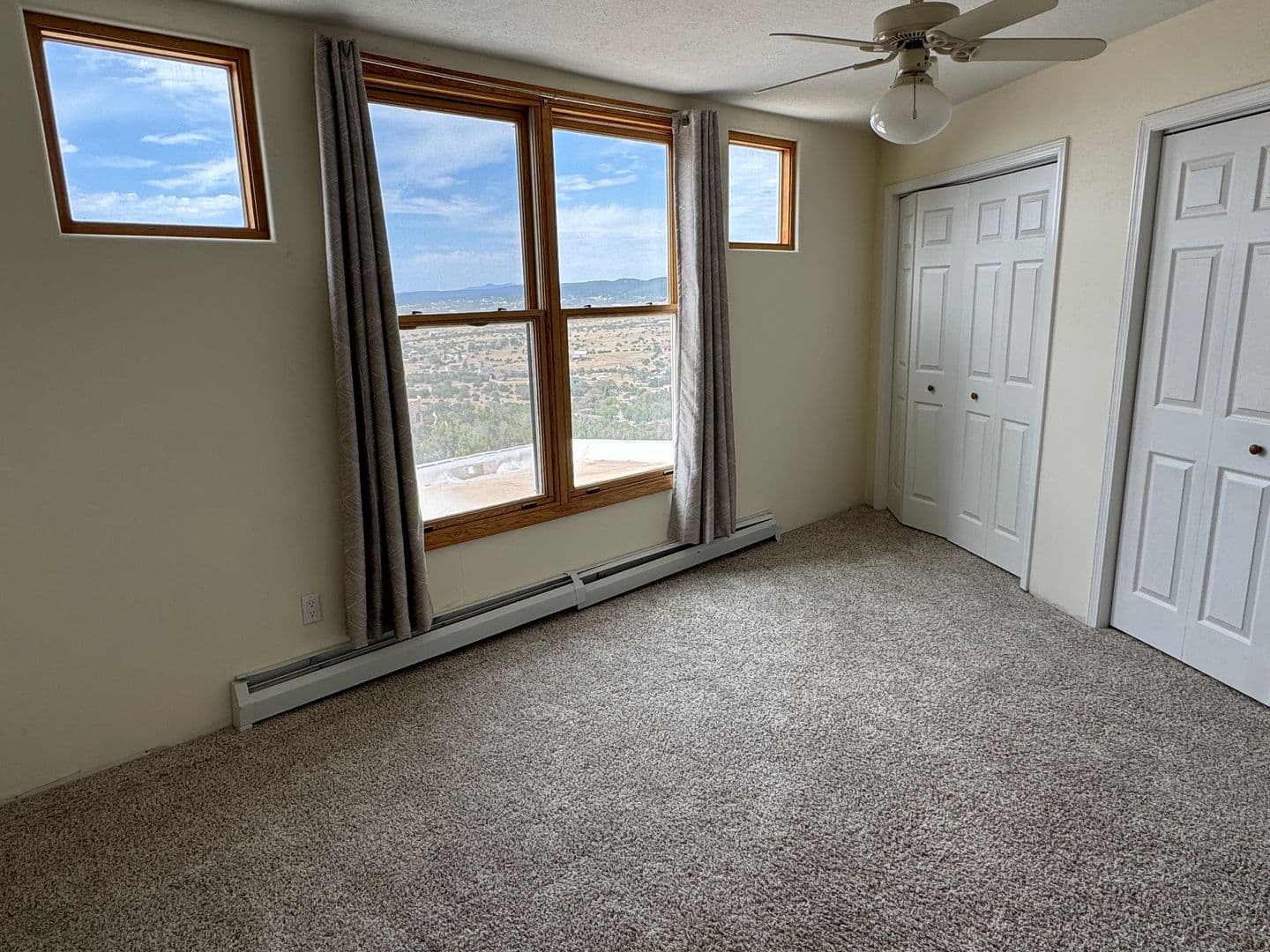 Edgewood House: 10 Alta Ct