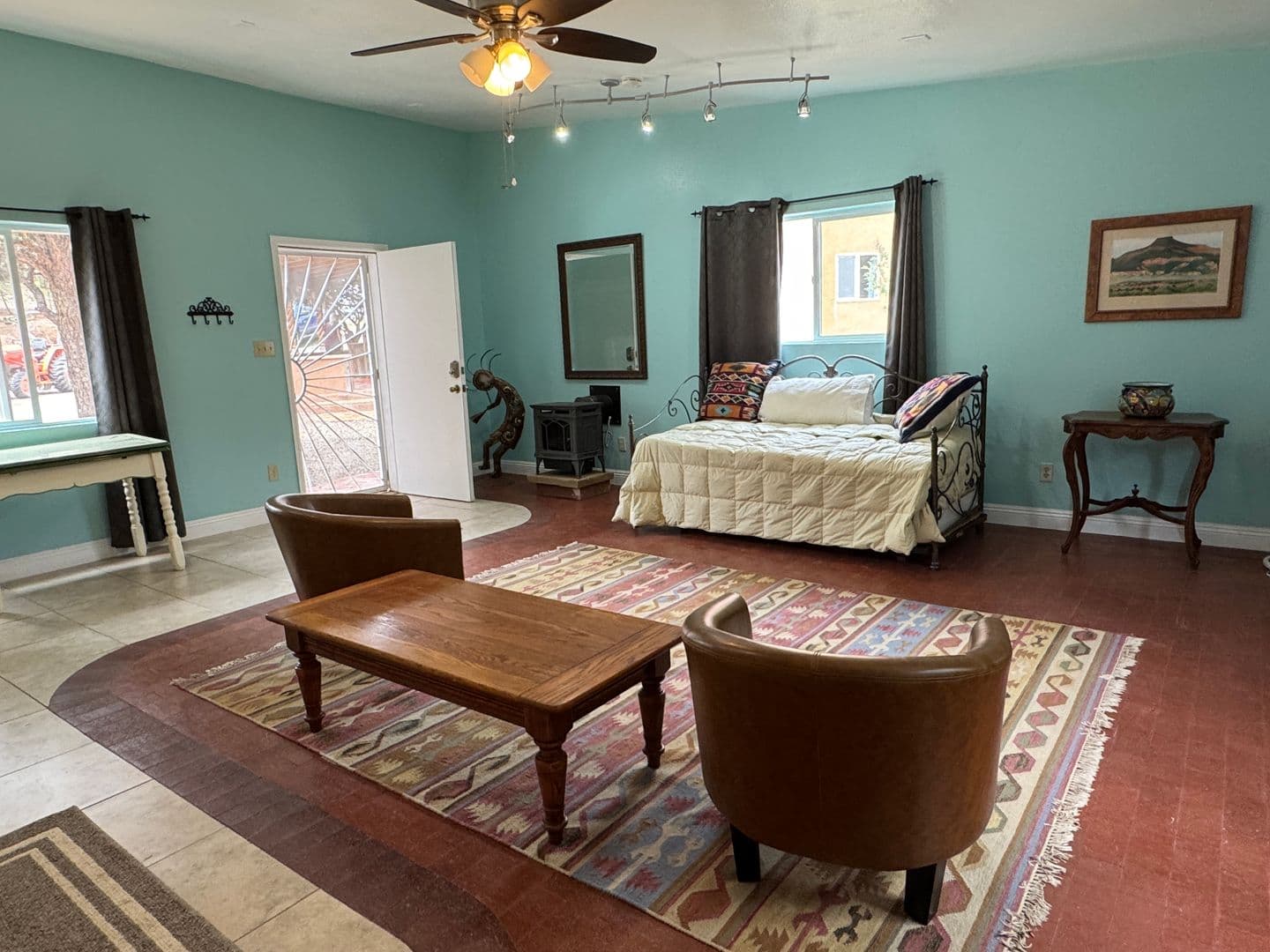 Tijeras House: 20 B Axton Ln