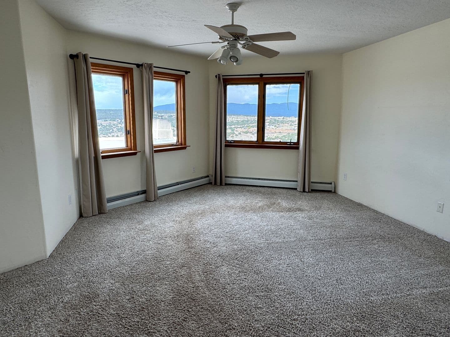 Edgewood House: 10 Alta Ct