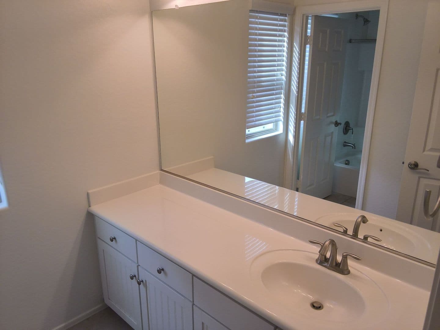 Mesa House: 3031 E Regina St