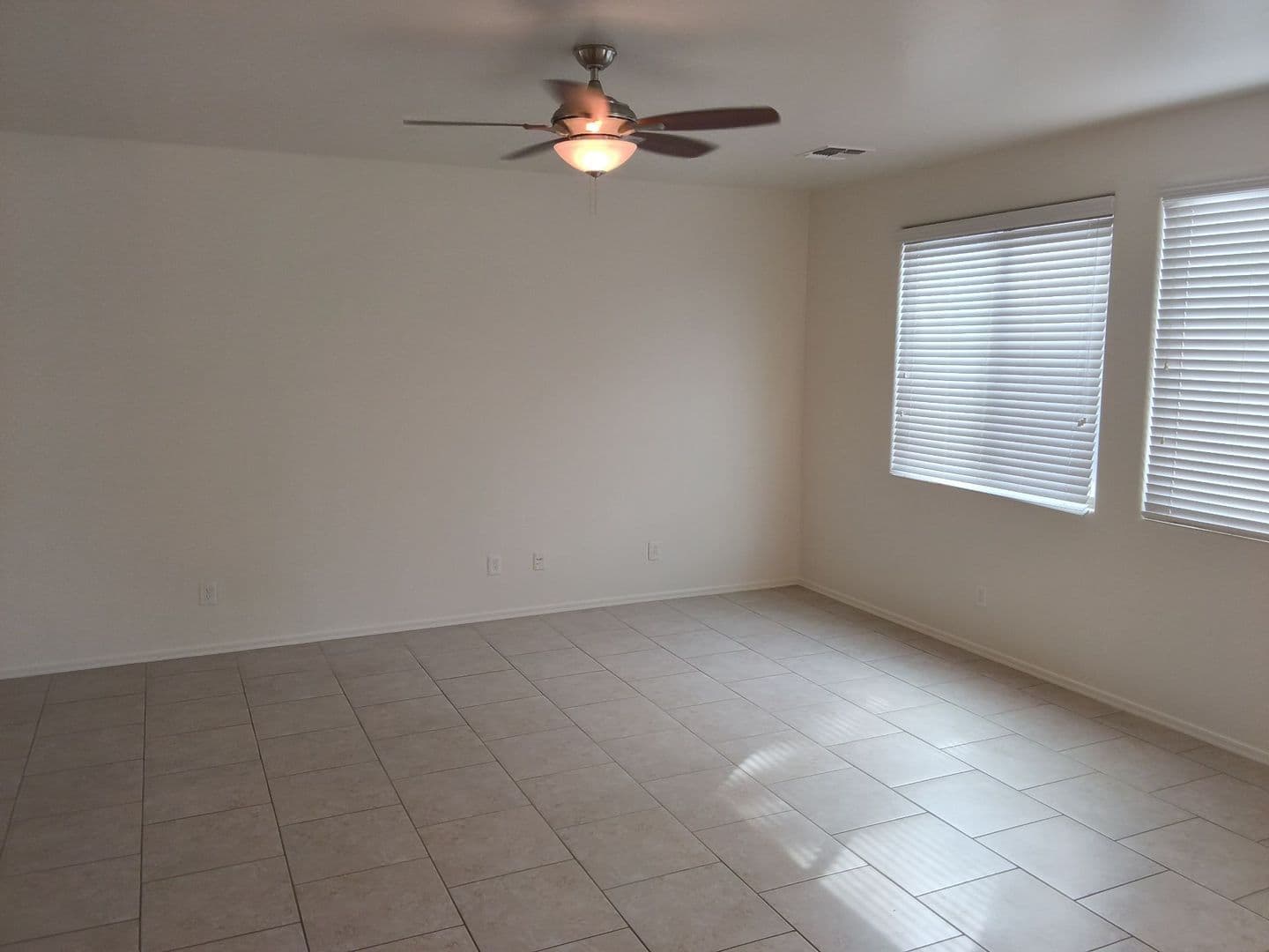 Mesa House: 3031 E Regina St