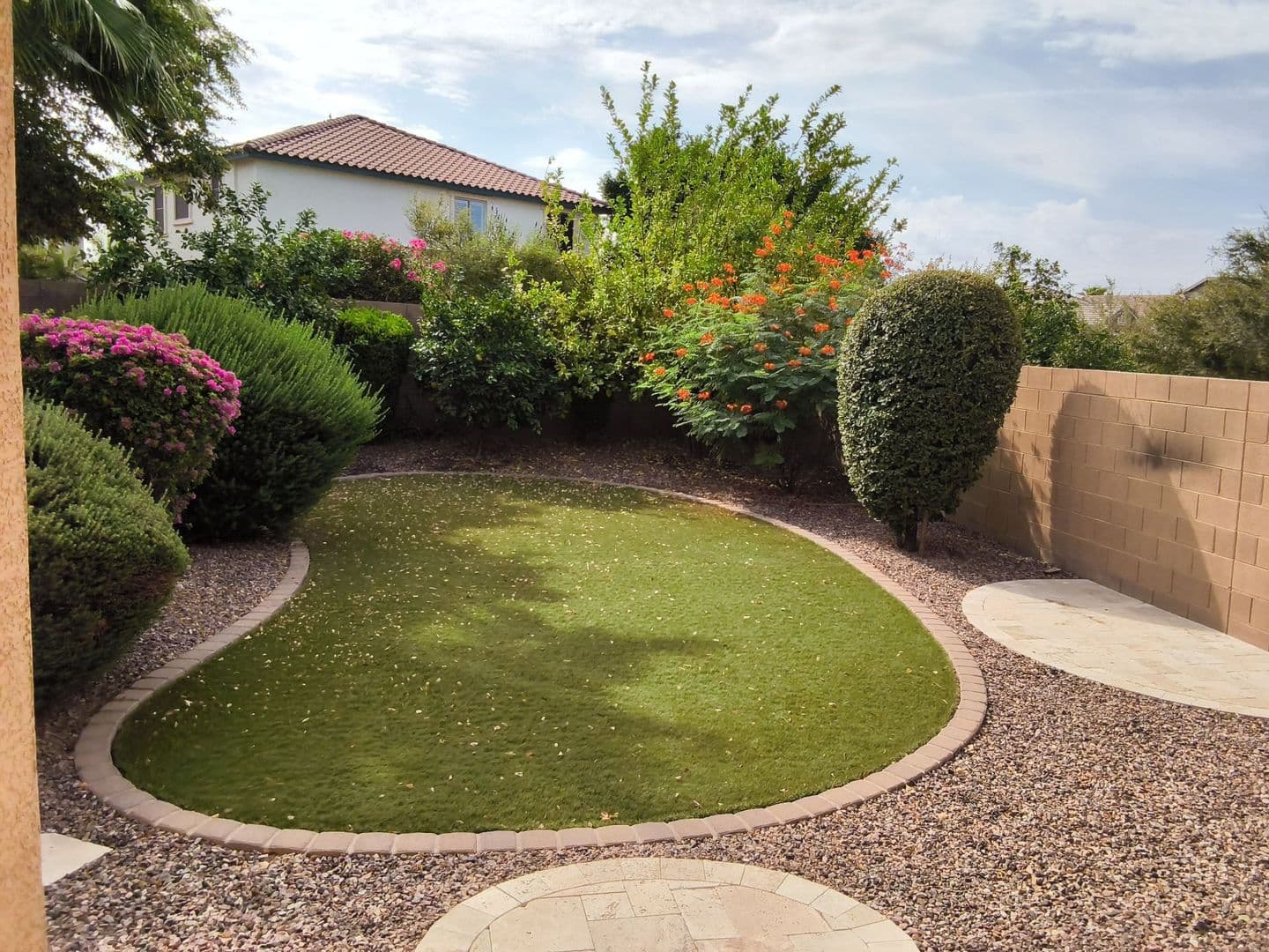 Mesa House: 3031 E Regina St