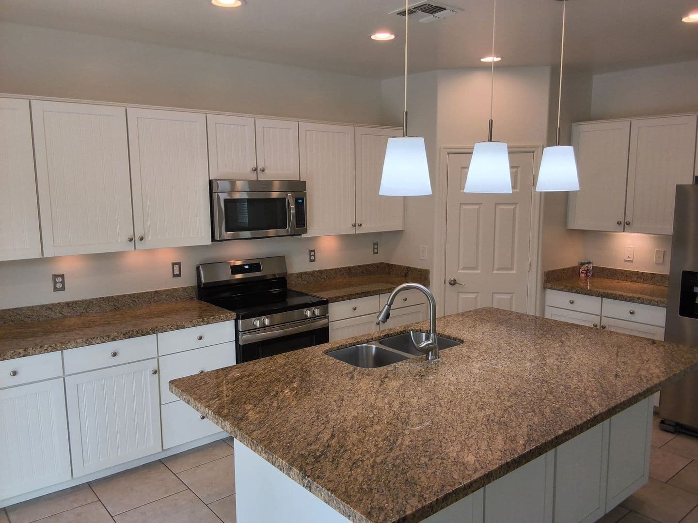 Mesa House: 3031 E Regina St