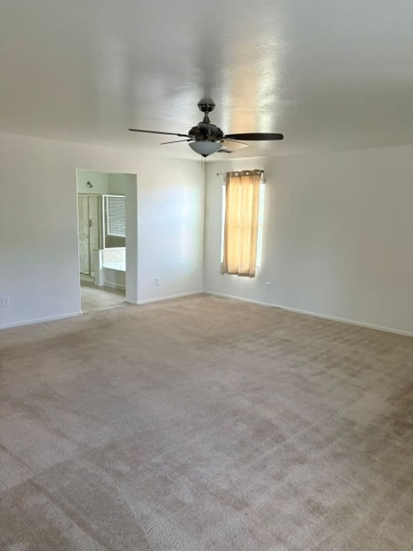 Mesa House: 3031 E Regina St