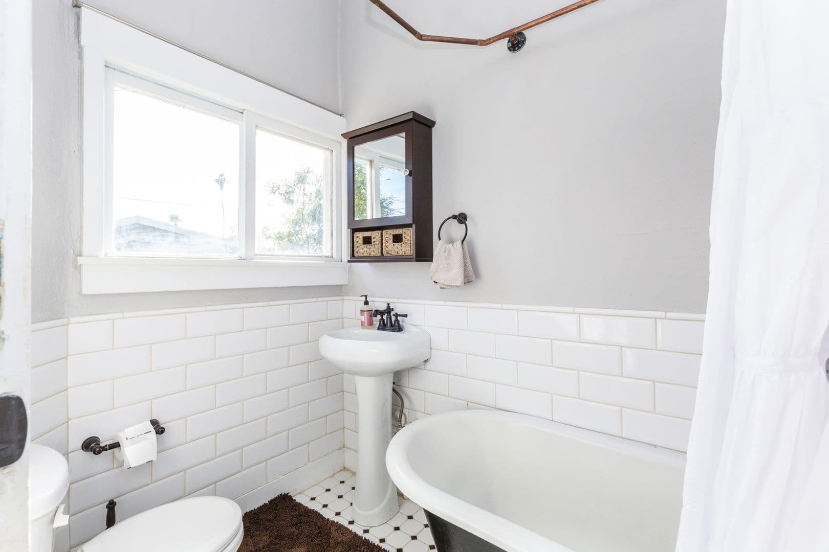 Phoenix House: 1325 W Woodland Ave