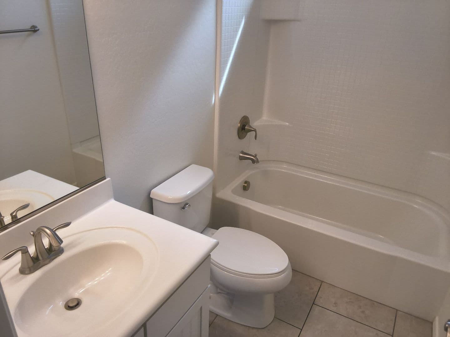 Mesa House: 3031 E Regina St