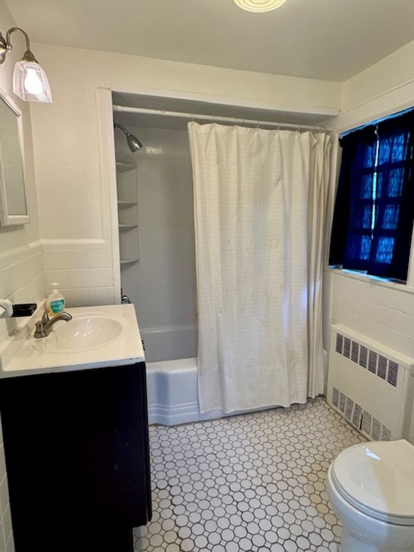 Rockville Centre Apartment: 44 College Place