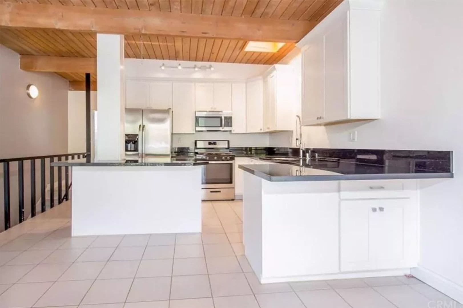 Laguna Beach Apartment: 871 Park Avenue