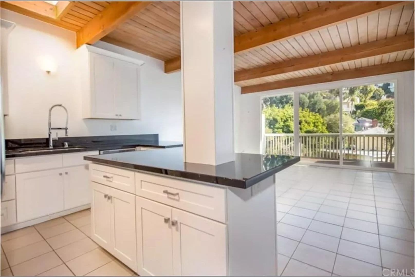 Laguna Beach Apartment: 871 Park Avenue