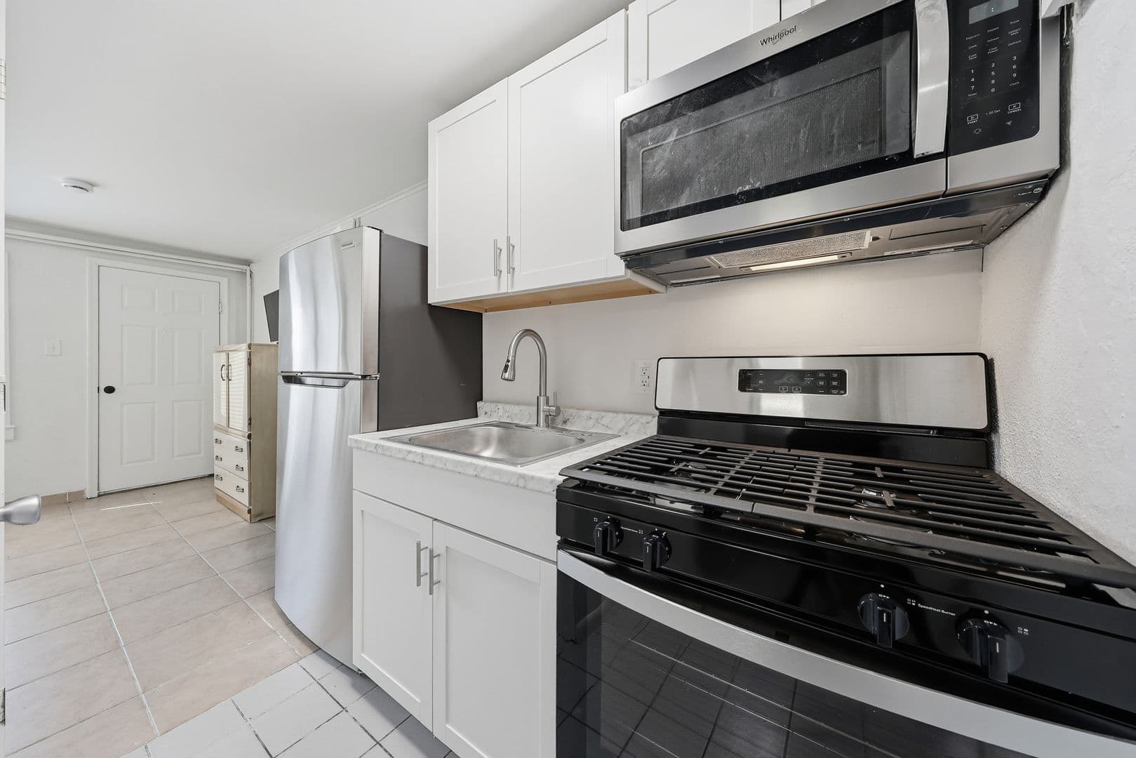 Somers Point Apartment: 805 W New York Ave
