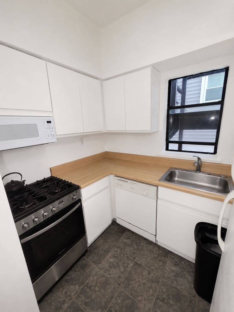Ventnor Apartment: 19 S. Weymouth Avenue