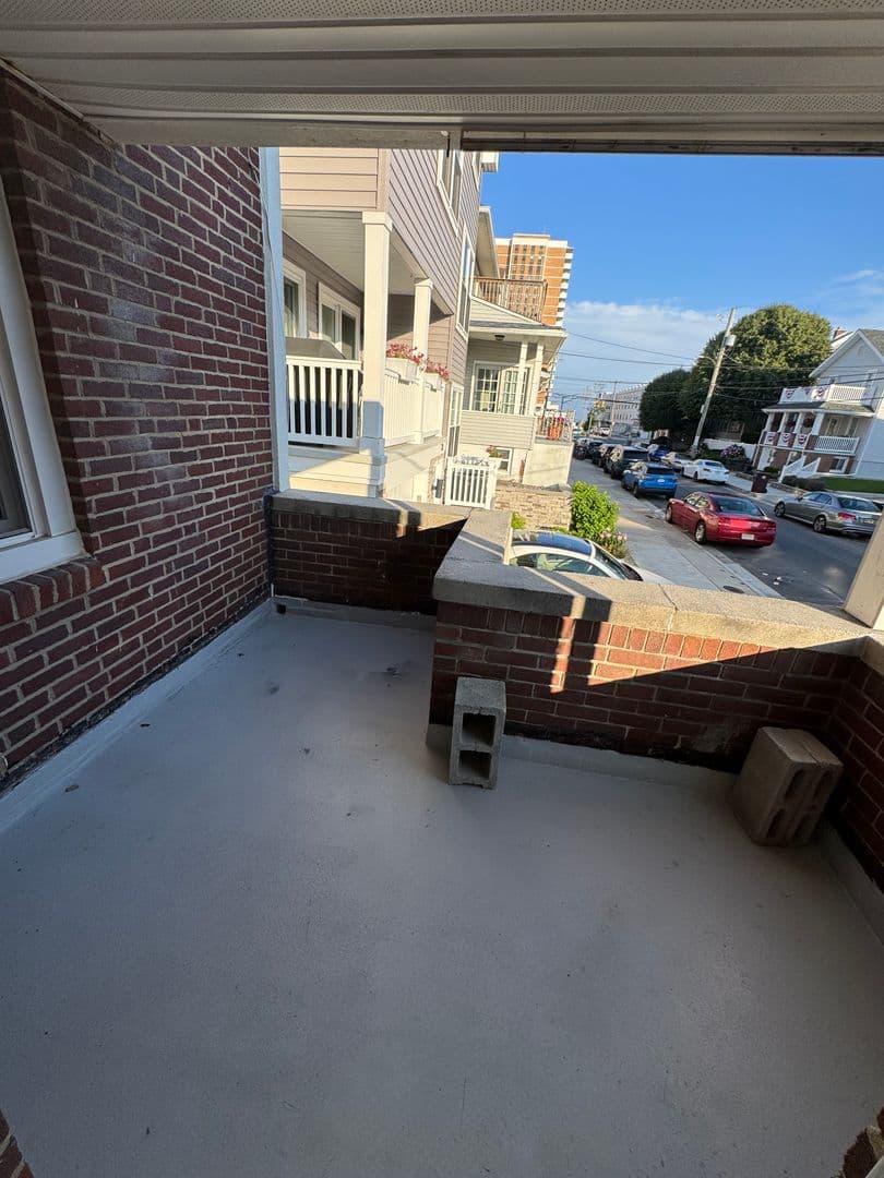 Ventnor Apartment: 19 S. Weymouth Avenue