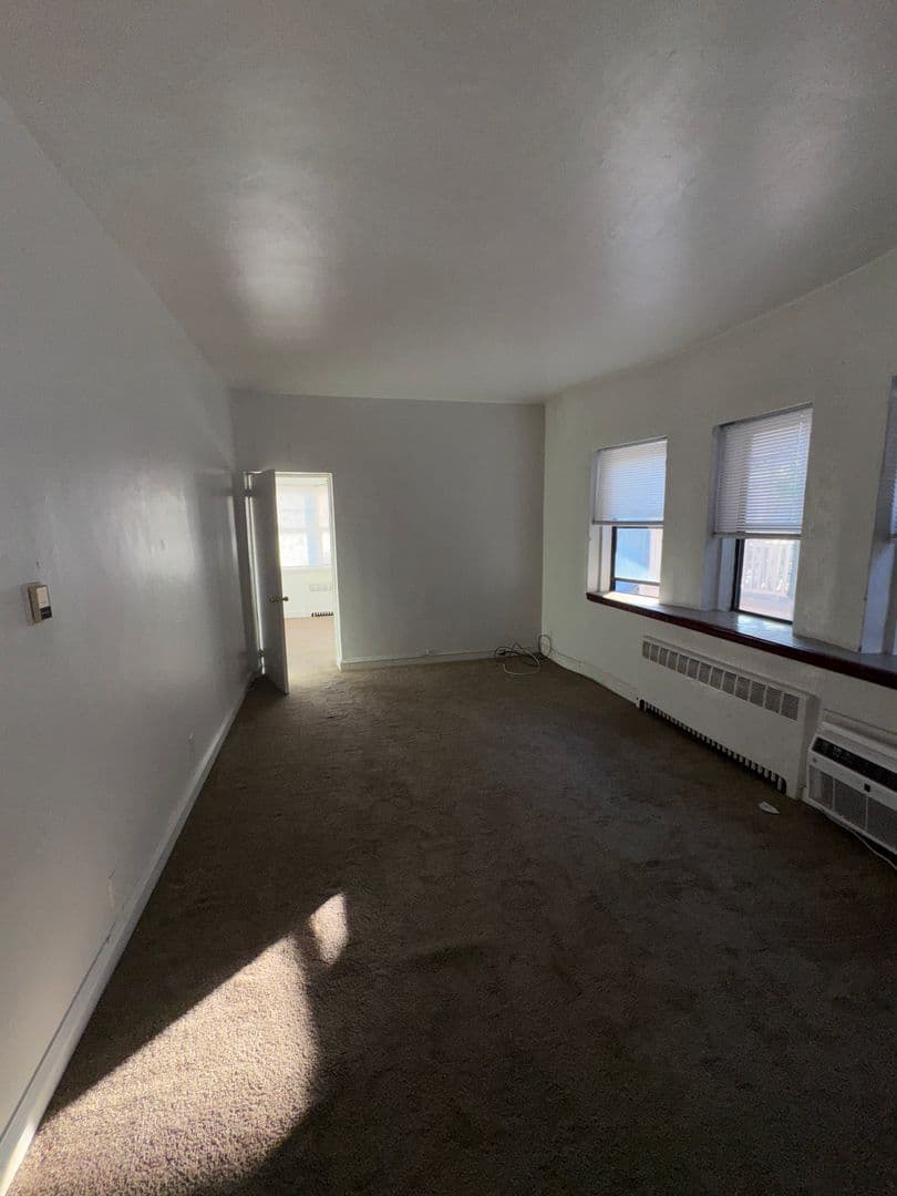 Ventnor Apartment: 19 S. Weymouth Avenue