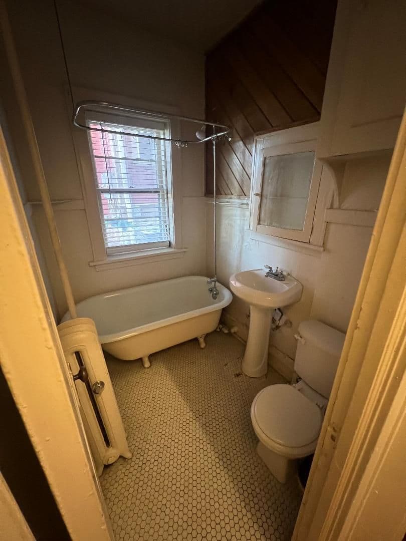 Minneapolis Apartment: 1905 Stevens Ave So.