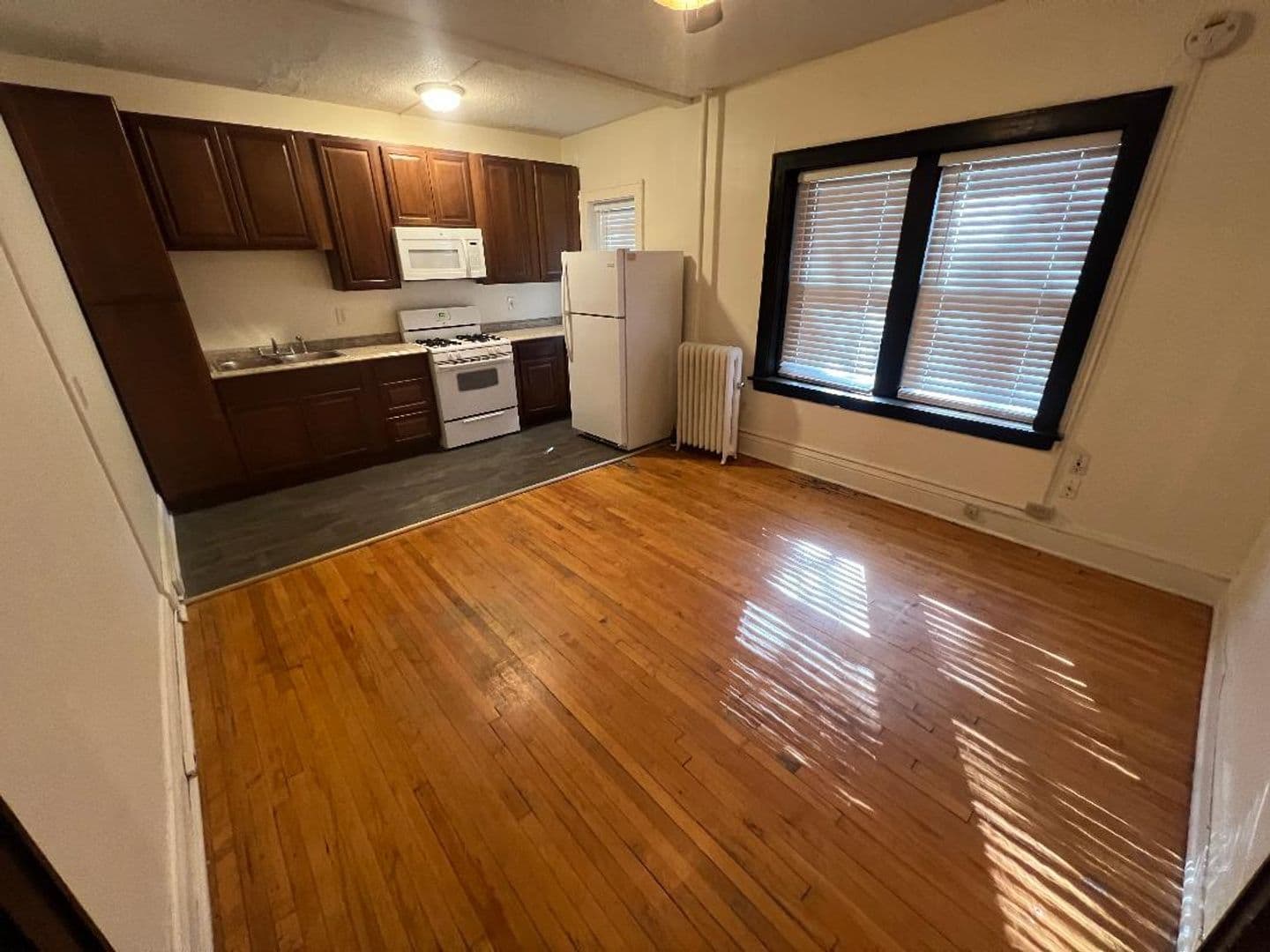 Minneapolis Apartment: 1905 Stevens Ave So.