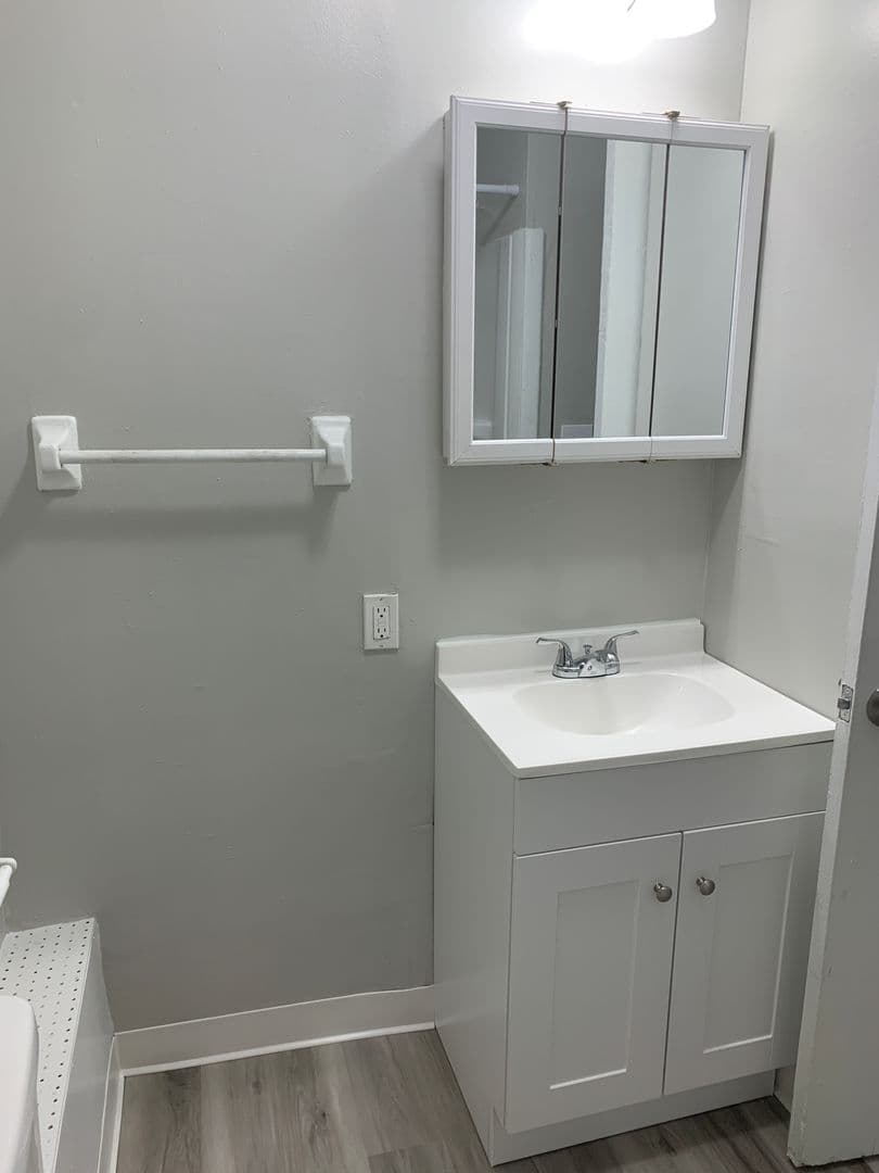 Mentor Apartment: 7191 Mentor Ave