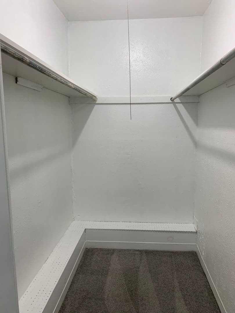 Mentor Apartment: 7191 Mentor Ave